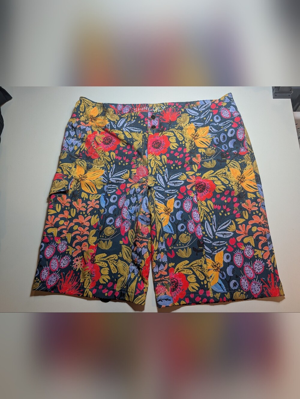 Shredly Womans Size 14j  Floral Print Shorts - Multicolor